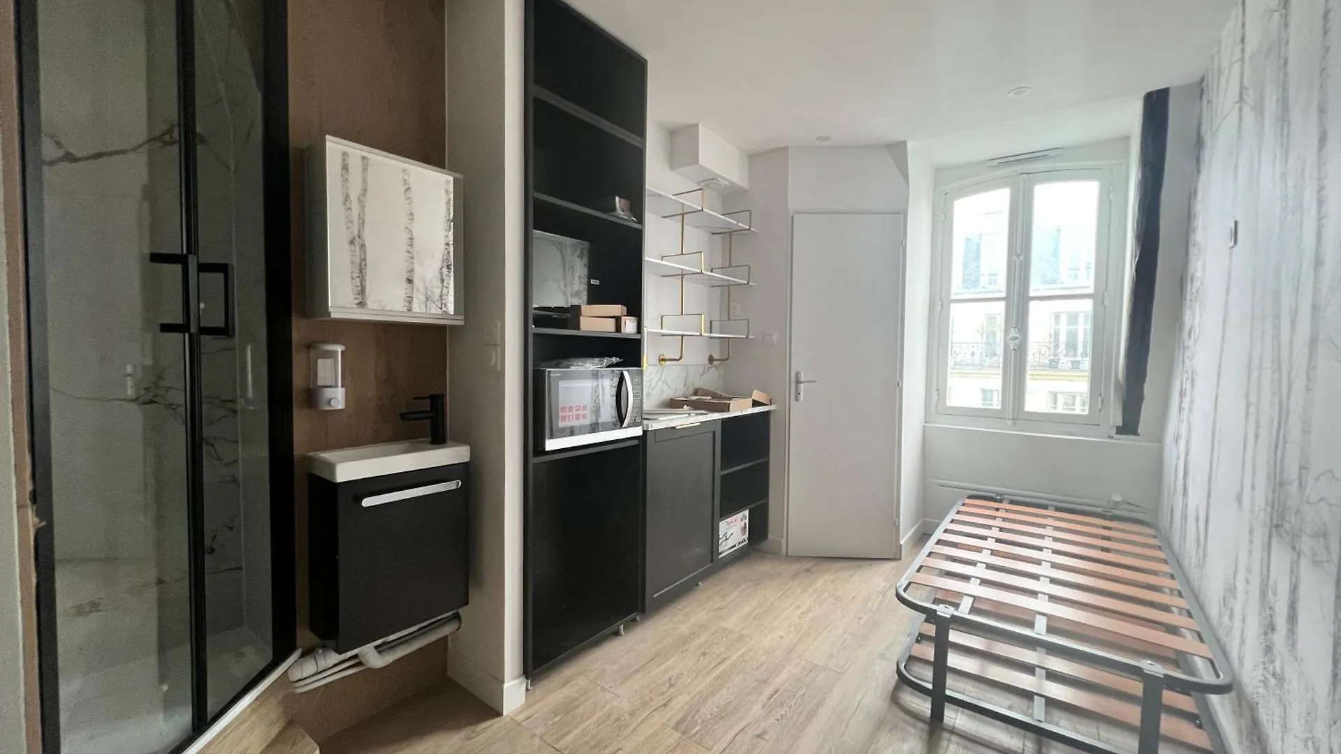 Batignolles, Montmartre Chambre 12M2 , Metro 13 Et 14 Paris France