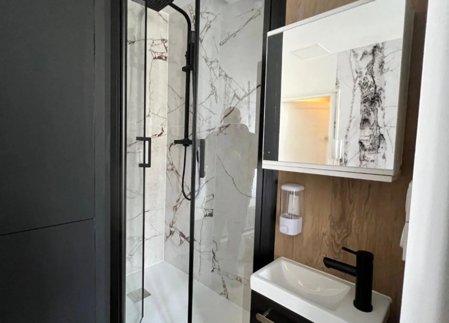 Batignolles, Montmartre Chambre 12M2 , Metro 13 Et 14 Παρίσι Γαλλία