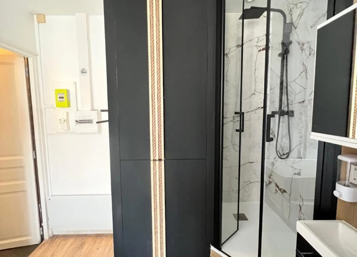 Batignolles, Montmartre Chambre 12M2 , Metro 13 Et 14 Paris 0*,