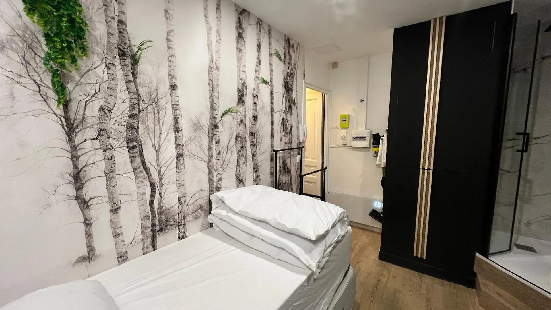 Apartment Batignolles, Montmartre Chambre 12M2 , Metro 13 Et 14 Paris